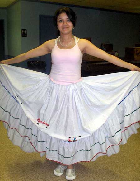 What are some characteristics of traditional Cuban dresses?