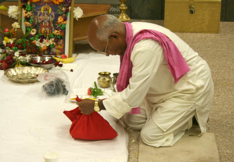 Satyanarayana Puja A Hindu Prayer Service In South Louisiana