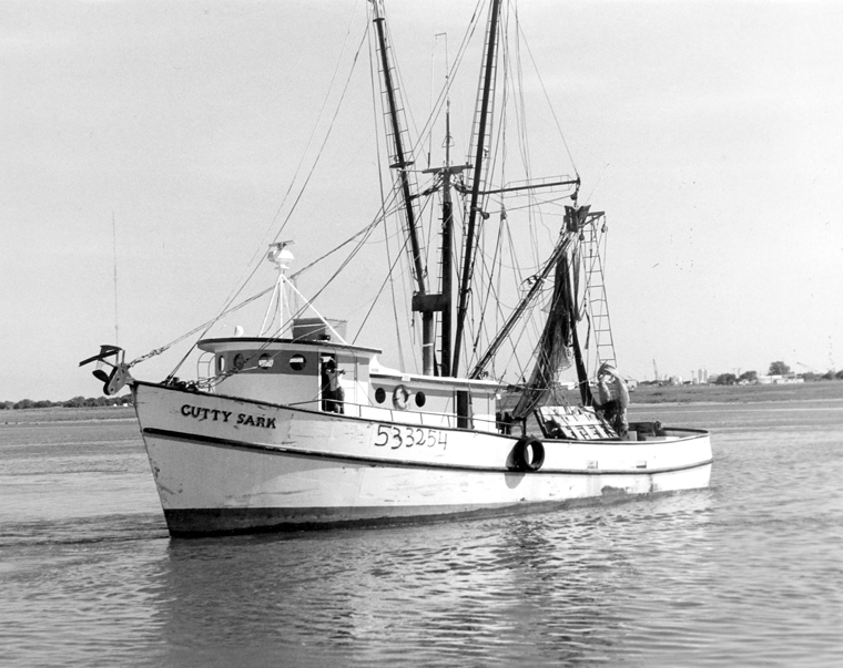 Cabinet Ullapool - New model Boats in from Edward Smith - Fochabers ,  Moray. Deep sea Trawler circa 1960 West Coast Steam 'Puffer' circa 1920  Classic Seine Net Fishing Boat circa 1960 #